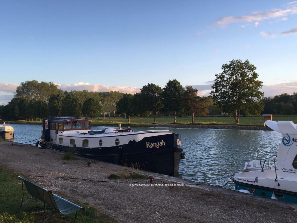 La Maison Et Son Jardin Sur Le Canal De Bourgogne Ravieres Luaran gambar